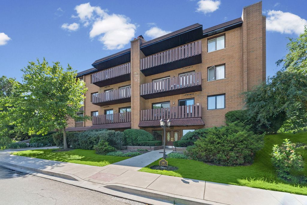 1795 Lake Cook Road 110, Highland Park, IL 60035