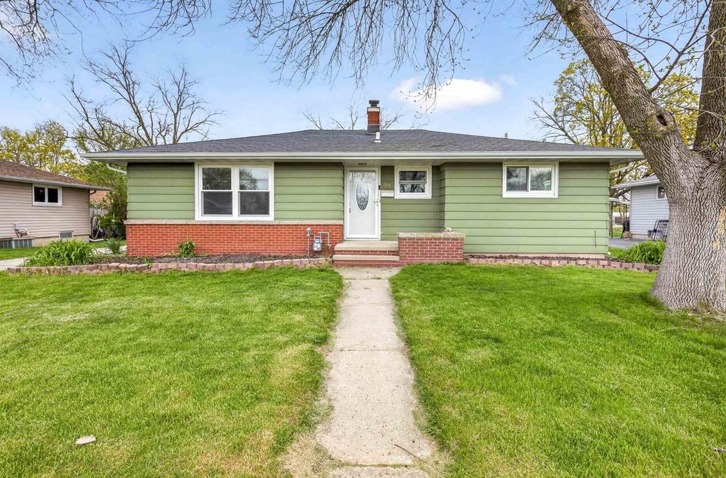 946 4TH STREET, Menasha, WI 54952