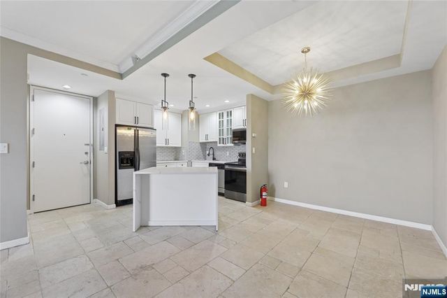 399 11th Street 403, Palisades Park, NJ 07650