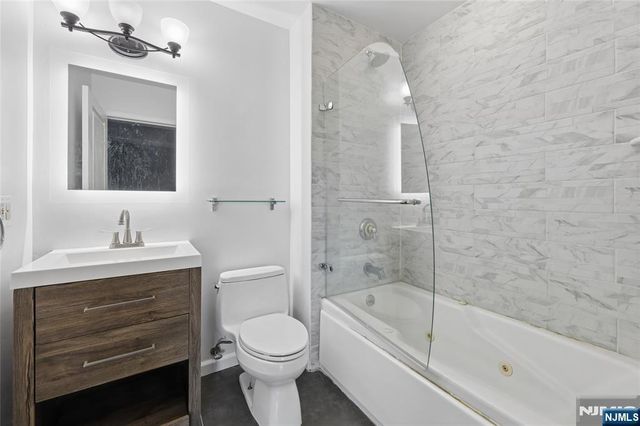 399 11th Street 403, Palisades Park, NJ 07650