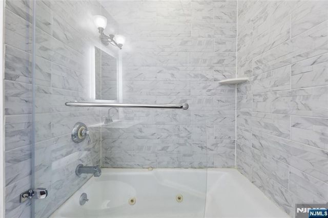 399 11th Street 403, Palisades Park, NJ 07650
