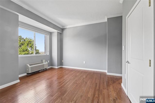 399 11th Street 403, Palisades Park, NJ 07650