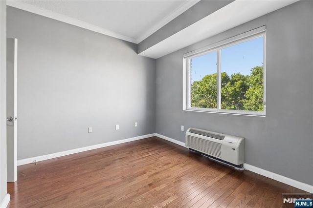 399 11th Street 403, Palisades Park, NJ 07650