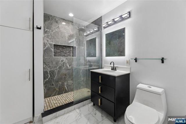 399 11th Street 403, Palisades Park, NJ 07650