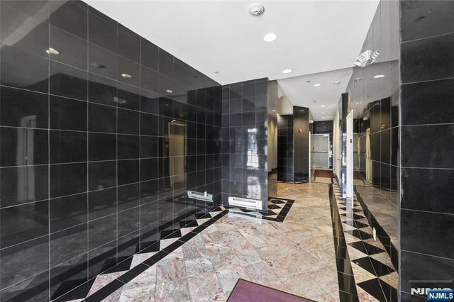 399 11th Street 403, Palisades Park, NJ 07650