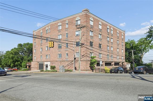 399 11th Street 403, Palisades Park, NJ 07650