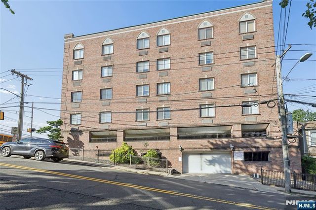 399 11th Street 403, Palisades Park, NJ 07650