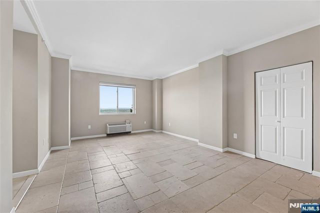 399 11th Street 403, Palisades Park, NJ 07650