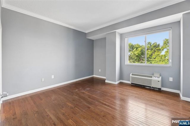 399 11th Street 403, Palisades Park, NJ 07650