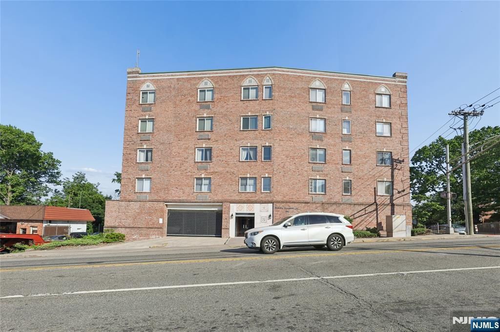 399 11th Street 403, Palisades Park, NJ 07650