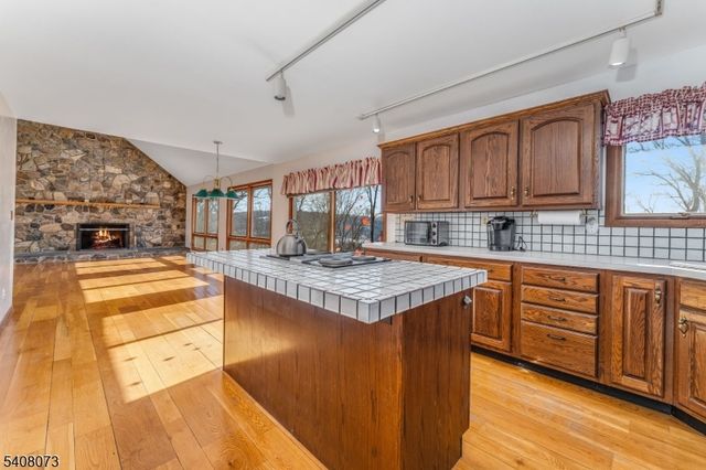 132 Mountain Rd, Pohatcong Twp., NJ 08865