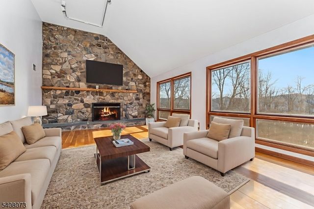 132 Mountain Rd, Pohatcong Twp., NJ 08865