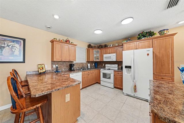 17511 EAGLE LANE, Lutz, FL 33558