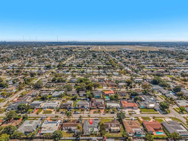 7521 Grant Court, Hollywood, FL 33024