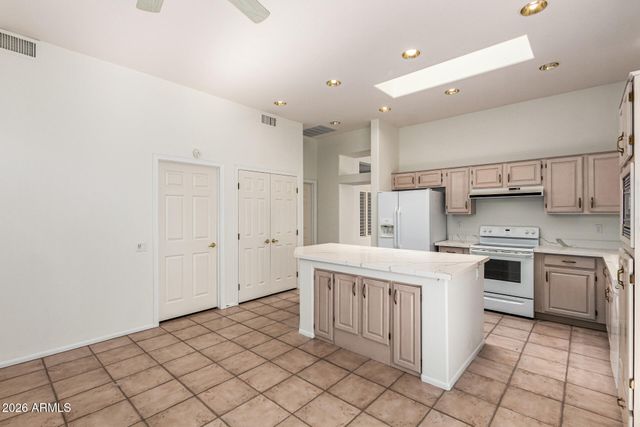 15427 W HERITAGE Drive, Sun City West, AZ 85375