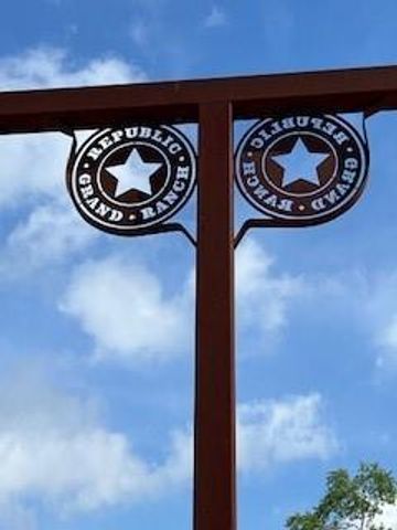 15871 Ridge Oak Road, Willis, TX 77378