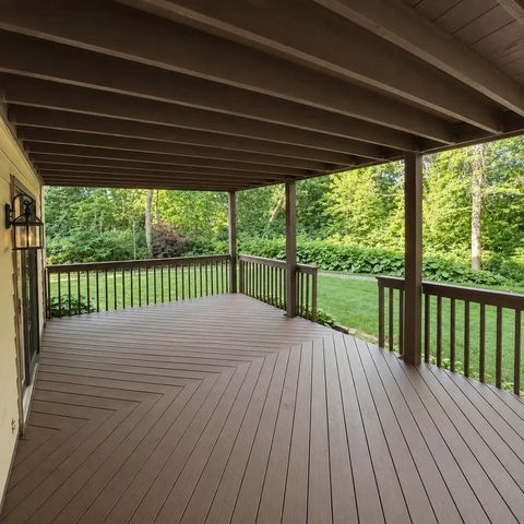 240 W Eagle Lake Drive, Maple Grove, MN 55369