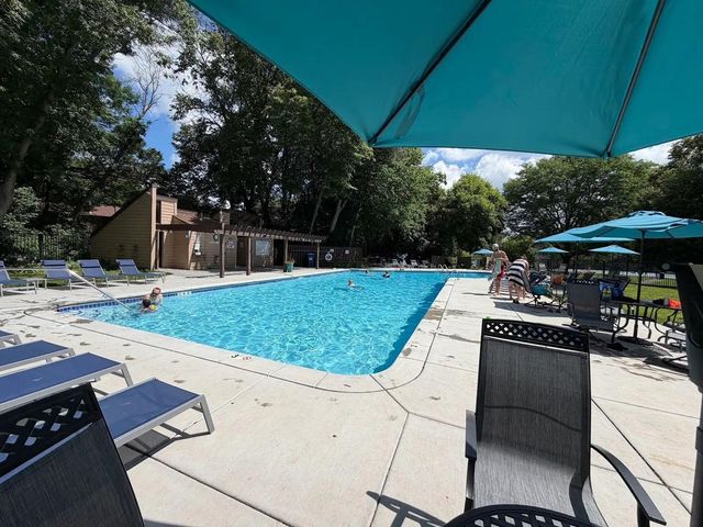 240 W Eagle Lake Drive, Maple Grove, MN 55369