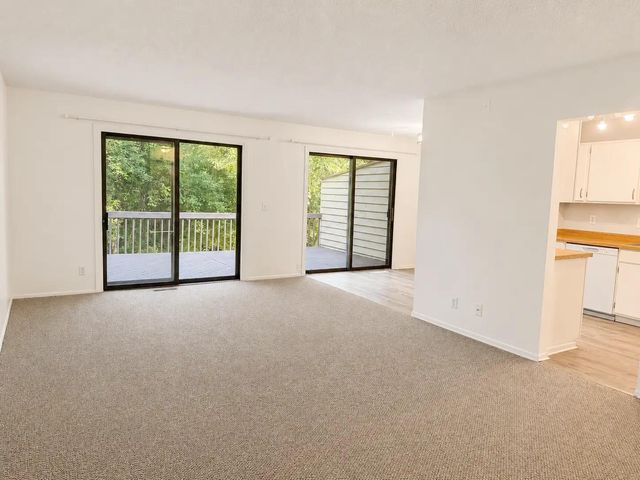 240 W Eagle Lake Drive, Maple Grove, MN 55369
