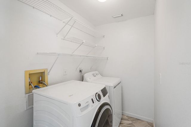 3323 MEADOW RUN CIRCLE, Venice, FL 34293