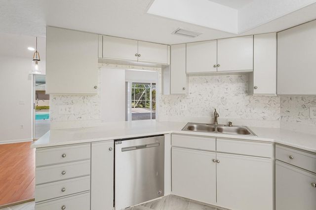 3323 MEADOW RUN CIRCLE, Venice, FL 34293