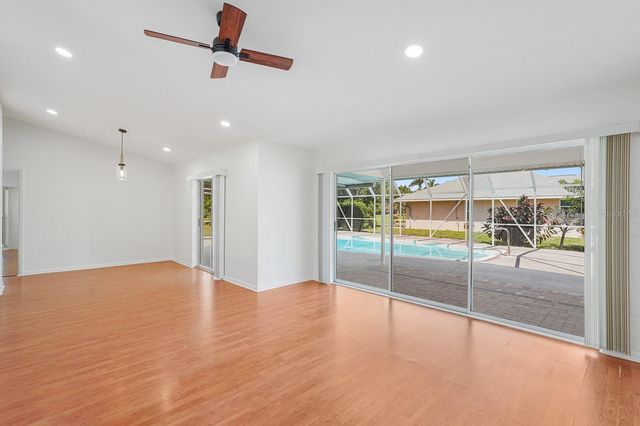 3323 MEADOW RUN CIRCLE, Venice, FL 34293