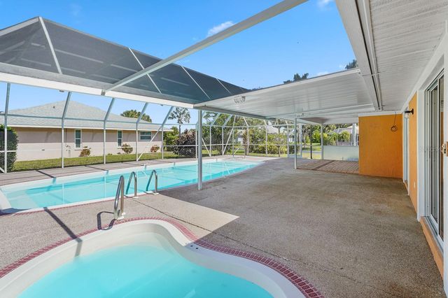 3323 MEADOW RUN CIRCLE, Venice, FL 34293
