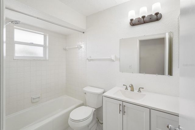 3323 MEADOW RUN CIRCLE, Venice, FL 34293