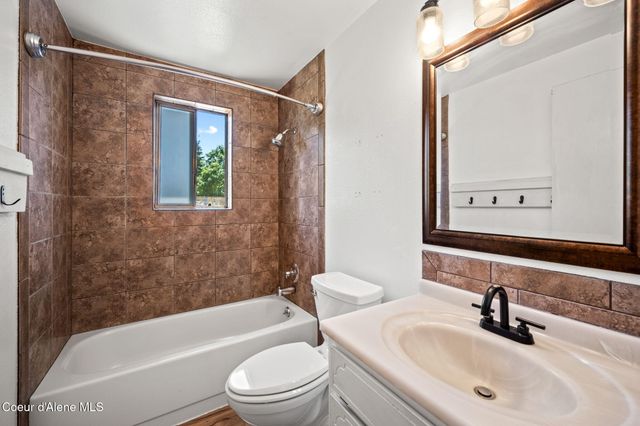 8247 W Montana ST, Rathdrum, ID 83858