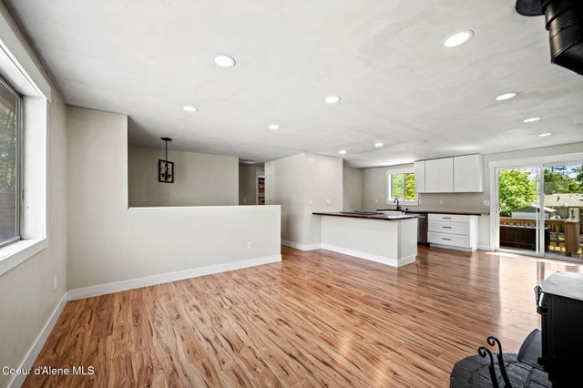 8247 W Montana ST, Rathdrum, ID 83858