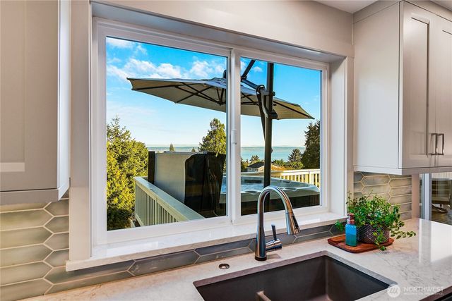 11518 NE Skyward Loop, Kingston, WA 98346