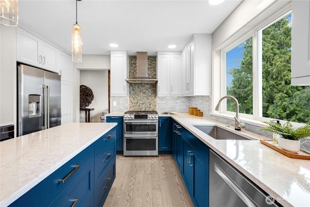 11518 NE Skyward Loop, Kingston, WA 98346