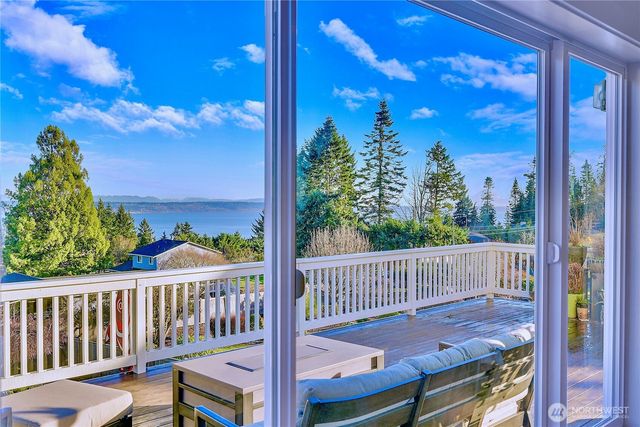 11518 NE Skyward Loop, Kingston, WA 98346