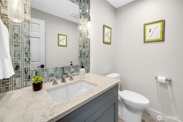 11518 NE Skyward Loop, Kingston, WA 98346