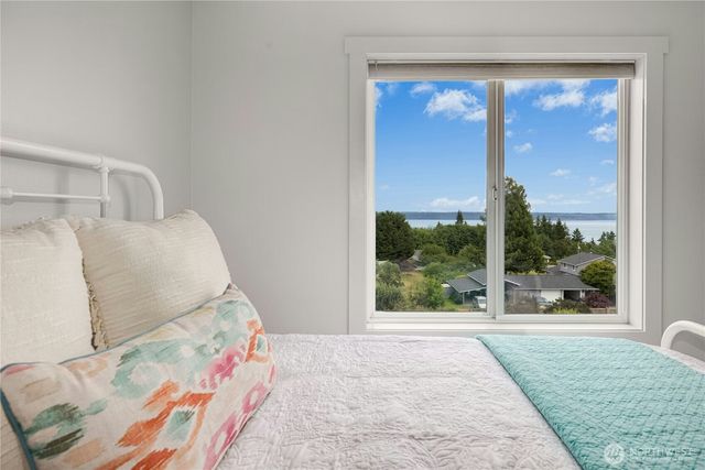 11518 NE Skyward Loop, Kingston, WA 98346