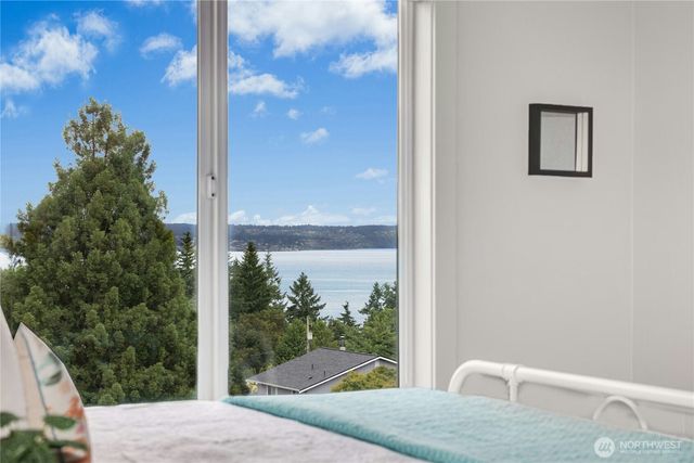 11518 NE Skyward Loop, Kingston, WA 98346