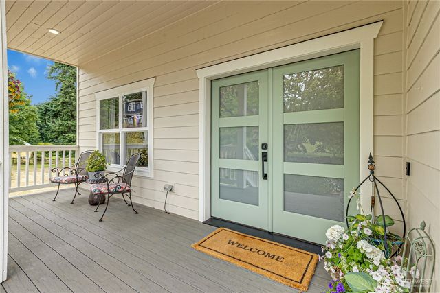 11518 NE Skyward Loop, Kingston, WA 98346