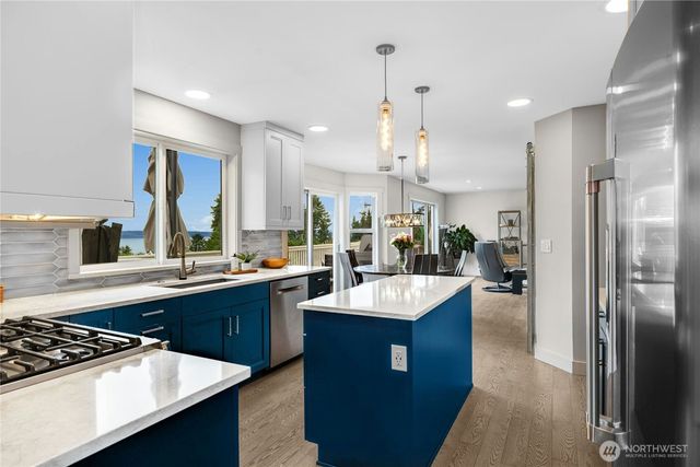 11518 NE Skyward Loop, Kingston, WA 98346