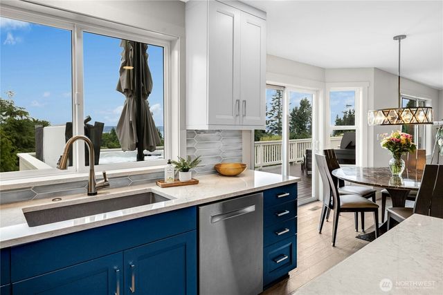 11518 NE Skyward Loop, Kingston, WA 98346