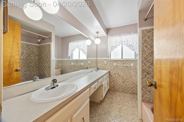 36825 Eton Court, Sterling Heights, MI 48310