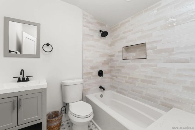 2318 Plum St, San Diego, CA 92106