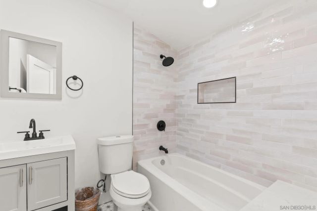 2318 Plum St, San Diego, CA 92106