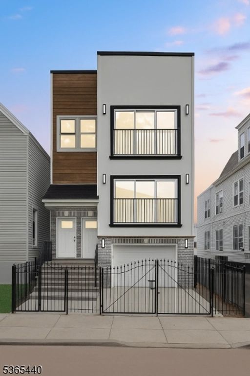 30 Fabyan Pl, Newark City, NJ 07108