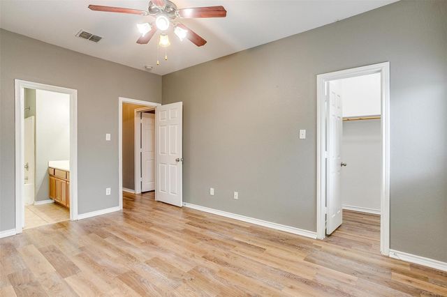 814 Walnut Street, Burleson, TX 76028