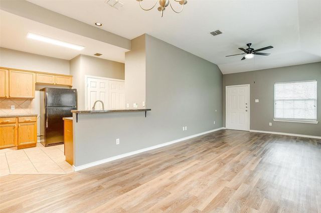 814 Walnut Street, Burleson, TX 76028