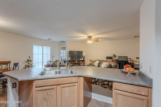 650 W Calle Franja Verde, Sahuarita, AZ 85629