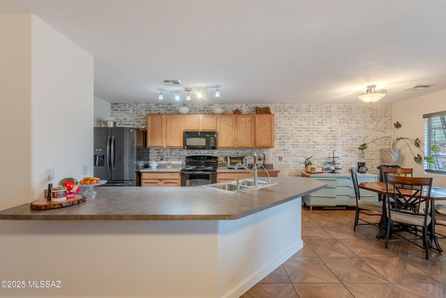 650 W Calle Franja Verde, Sahuarita, AZ 85629