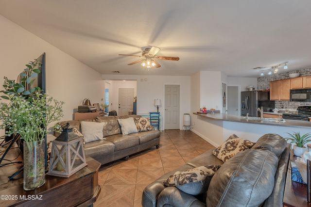 650 W Calle Franja Verde, Sahuarita, AZ 85629