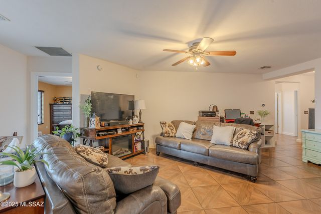 650 W Calle Franja Verde, Sahuarita, AZ 85629