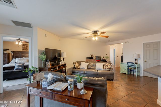 650 W Calle Franja Verde, Sahuarita, AZ 85629